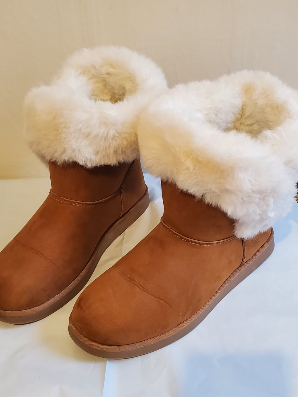 Juicy Couture Faux Fur Ribbon Boots size 8